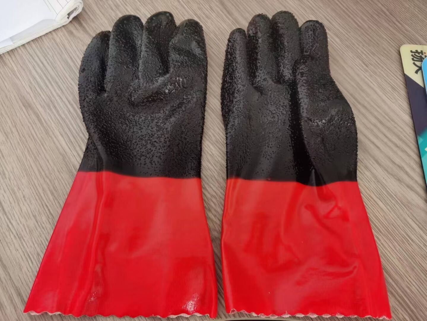 OEM Red Black PVC Dipped Gloves 30cm PVC Coated Insulated Gloves