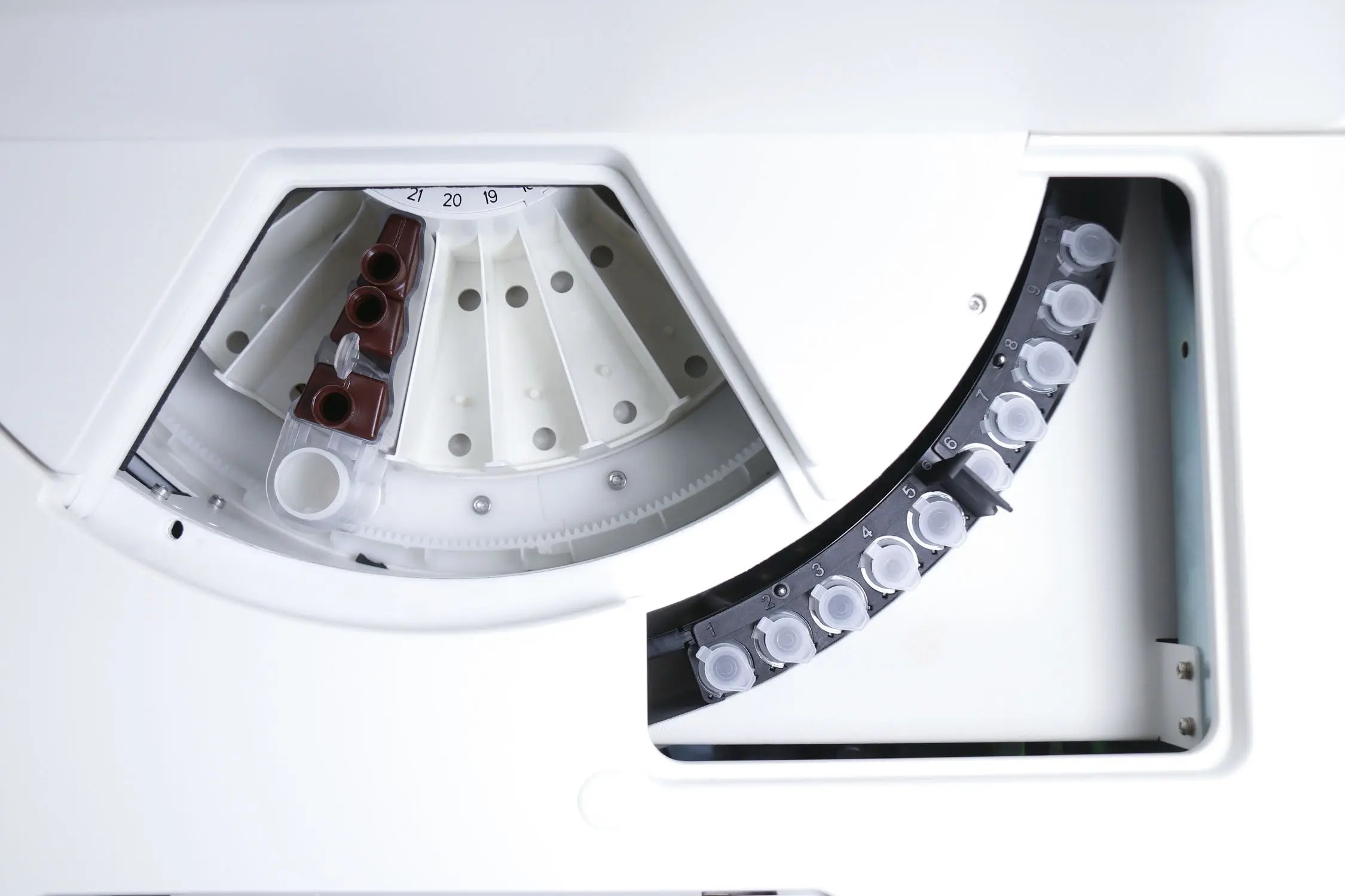 High Throughput Automated Immunoassay Analyzer 220T/H In AP Platform CIA1800