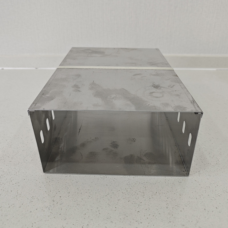 Extrusion Crafted Galvanized Cable Tray Perforated Cable Tray With Connectors Brackets