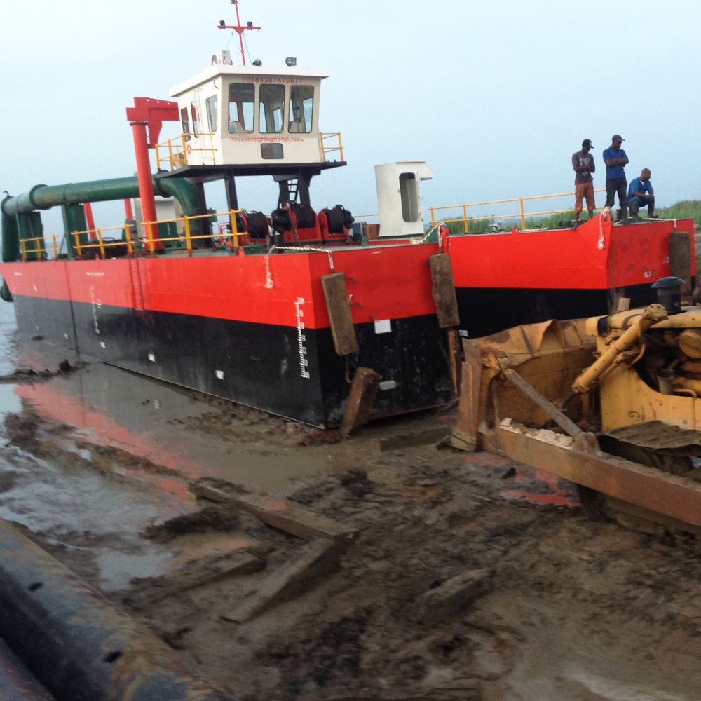 JMD650 Heavy Type Cutter Head Sand Suction Dredge in operation
