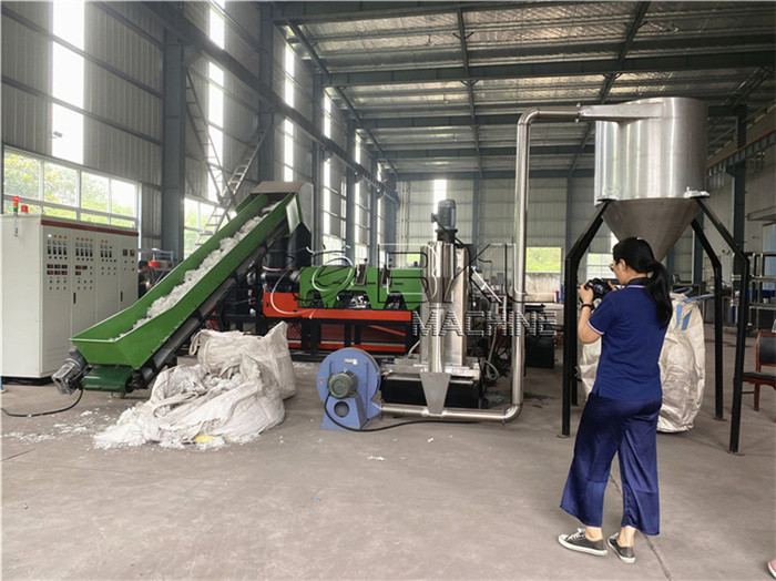 PE Film LDPE Plastic Granulating Line Bag Recycling Machine 400kg H