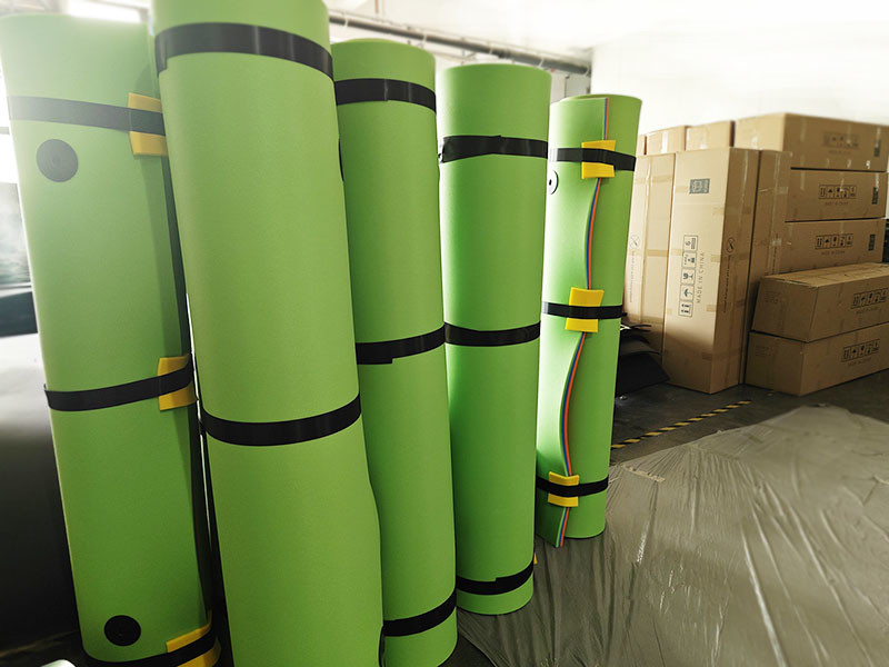 OEM Durability XPE Foam Outdoor Water Pad Eye Catching Color for Water Park Swimming Pool