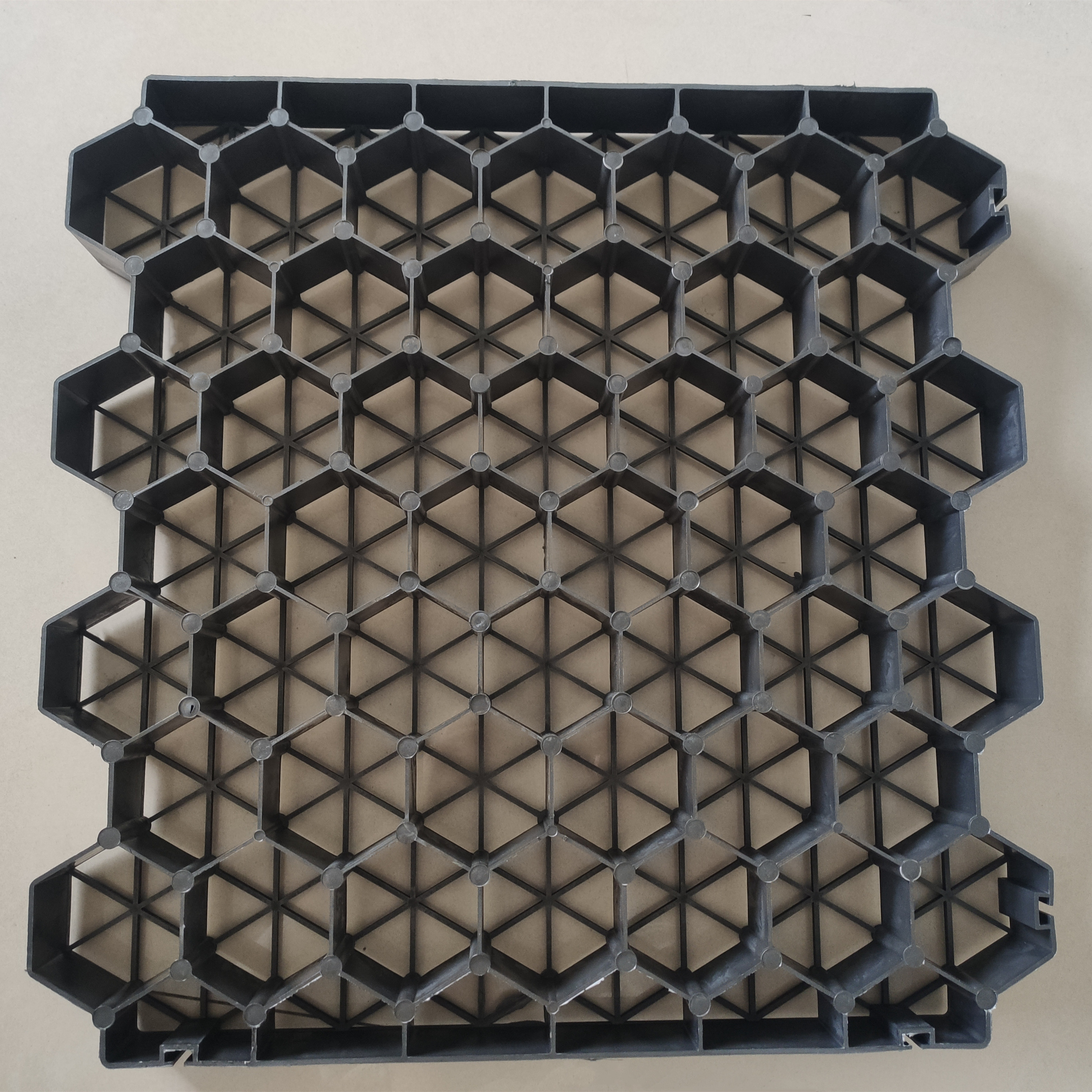 Functional Green Plastic Honeycomb Gravel Grass Grid Pavers for Driveway and Parking
