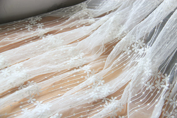 Embroidery Floral White Tulle Lace Fabric For Dress Clothing / Scarf / Curtain 51.18" Wide