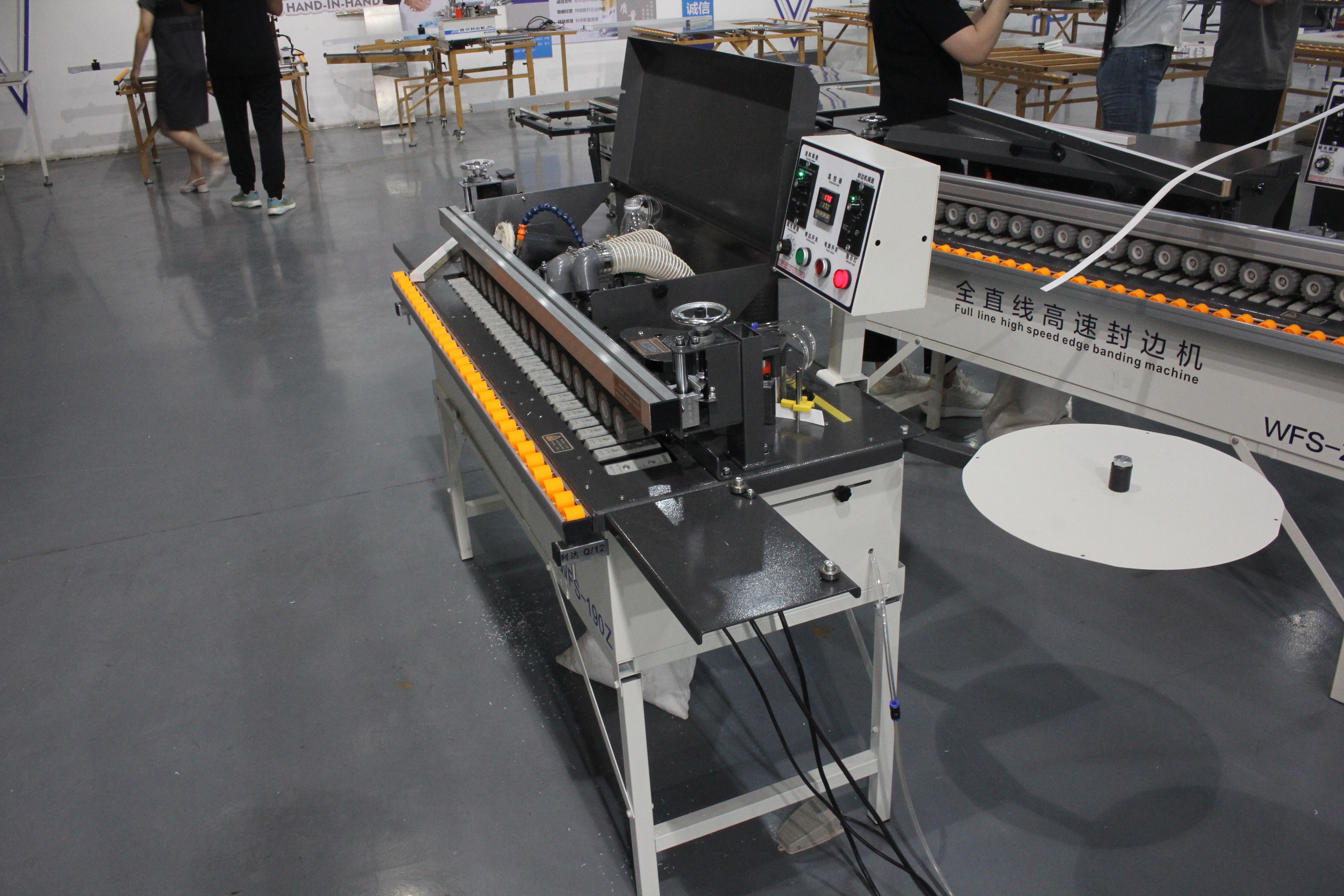 Horizontal Automatic Edge Banding Machine With 1900*1300*560mm Size