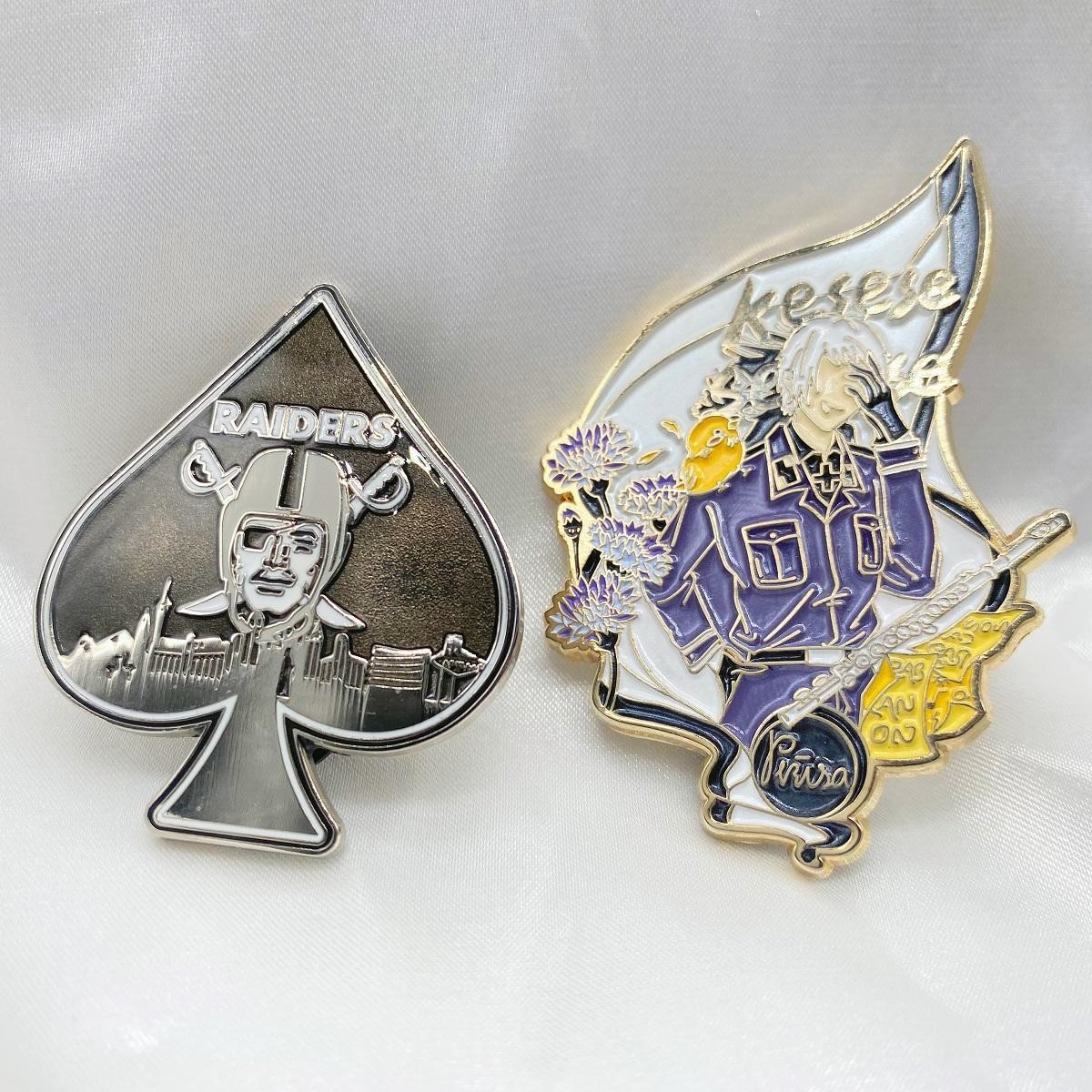 1.5mm - 2mm Custom Lapel Pins Gold Plating Hard Soft Spinner Pins For Entertainments