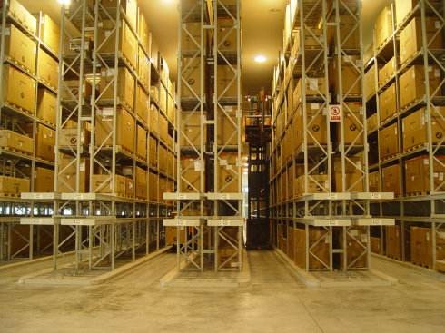 Quality Logistic Storage Very Narrow Aisle Racking with Beam Bracing for sale