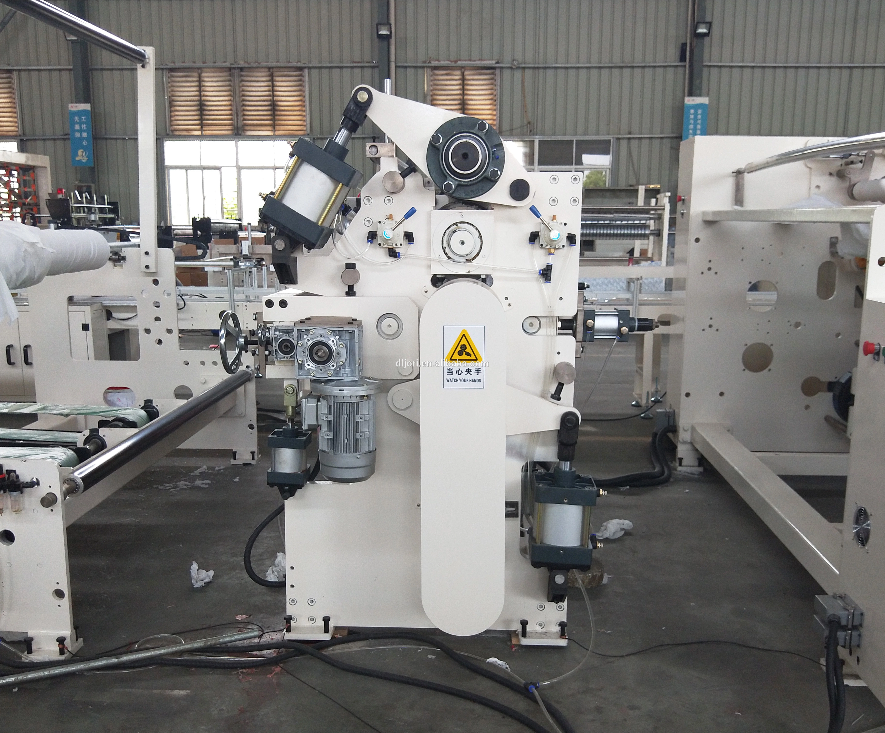 200 m / Min 380V Automatic Roll Slitter Rewinder / Tissue Manufacturing Machine