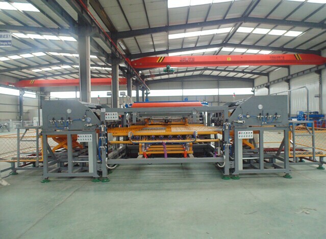 Full Auto Bending Fence Mesh Welding Machine Cross Wire 50-200mm Adjustable