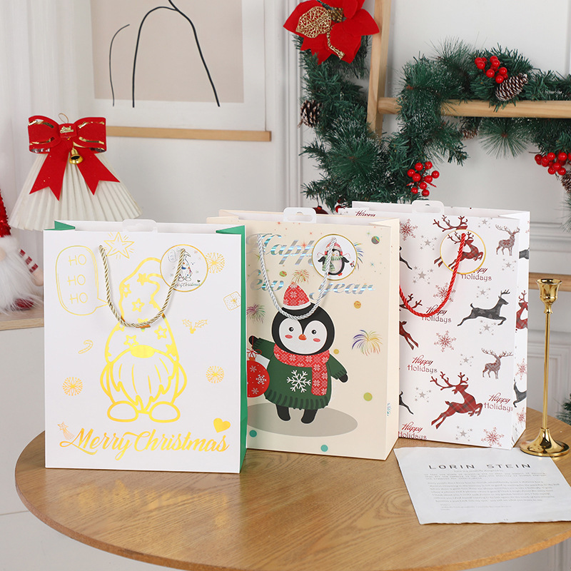 Eco-Friendly Green Paper Bags Recycled Christmas Paper Bags Sustainable Holiday Gift Packaging Solutions