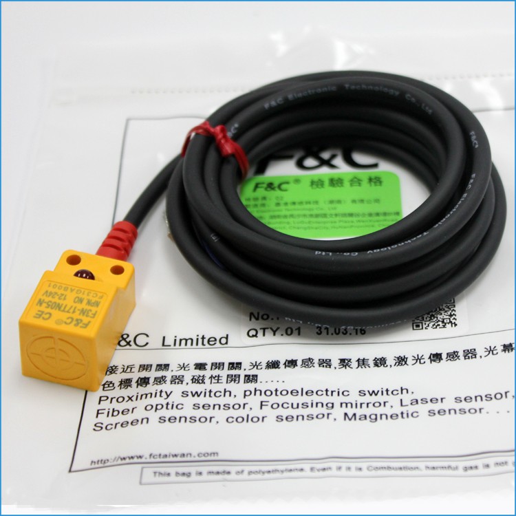 5mm horizontal sensing 12V DC NPN NC normally closed inductive proximity sensor.jpg