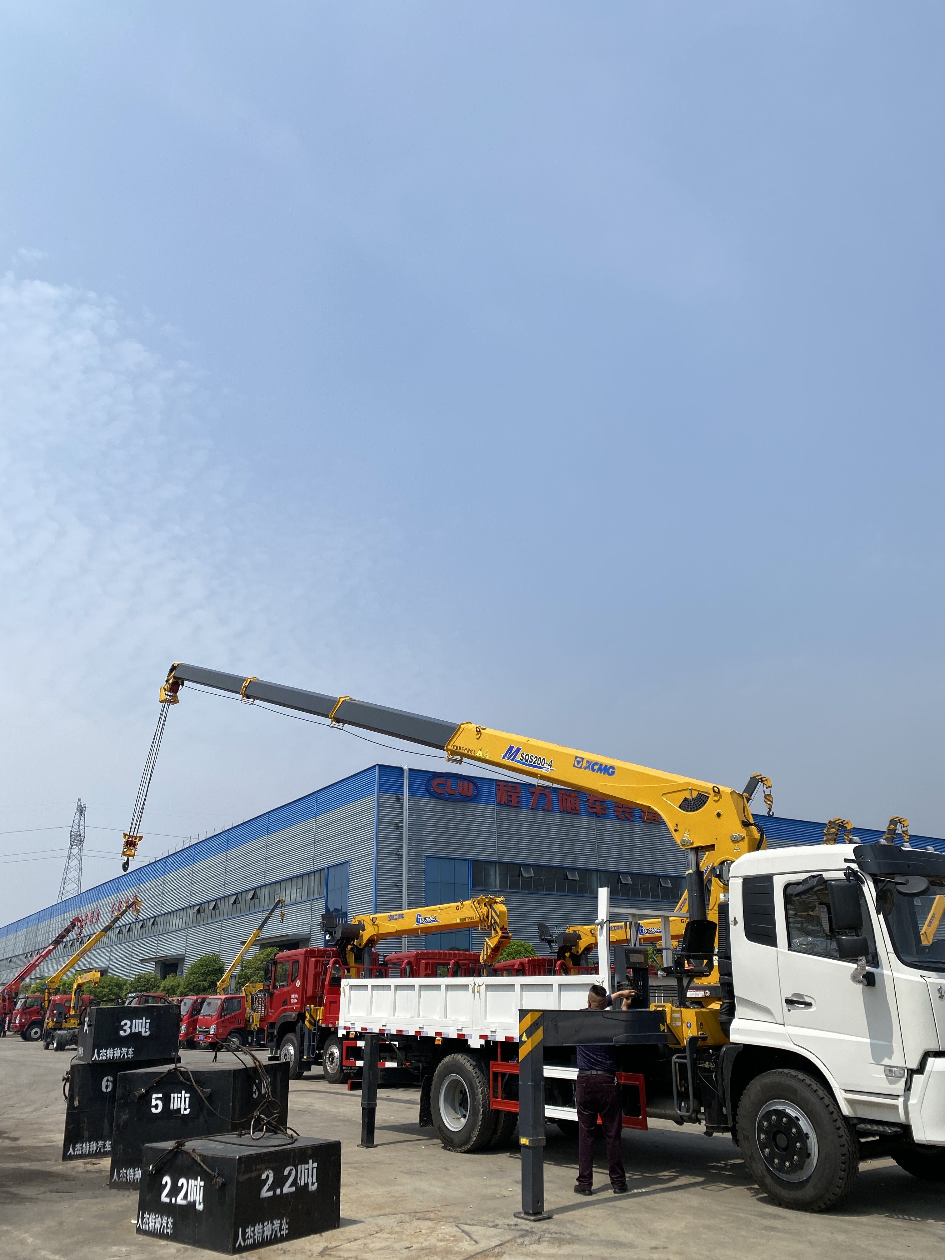 Dongfeng EuroⅤ 6Ton Chassis Telescopic Boom Crane Truck Mounted Remote Controlled