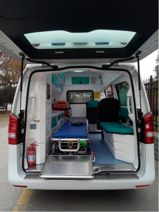 Medical Mercedes Benz Ambulance Gasoline 7 Seats 4×2 White