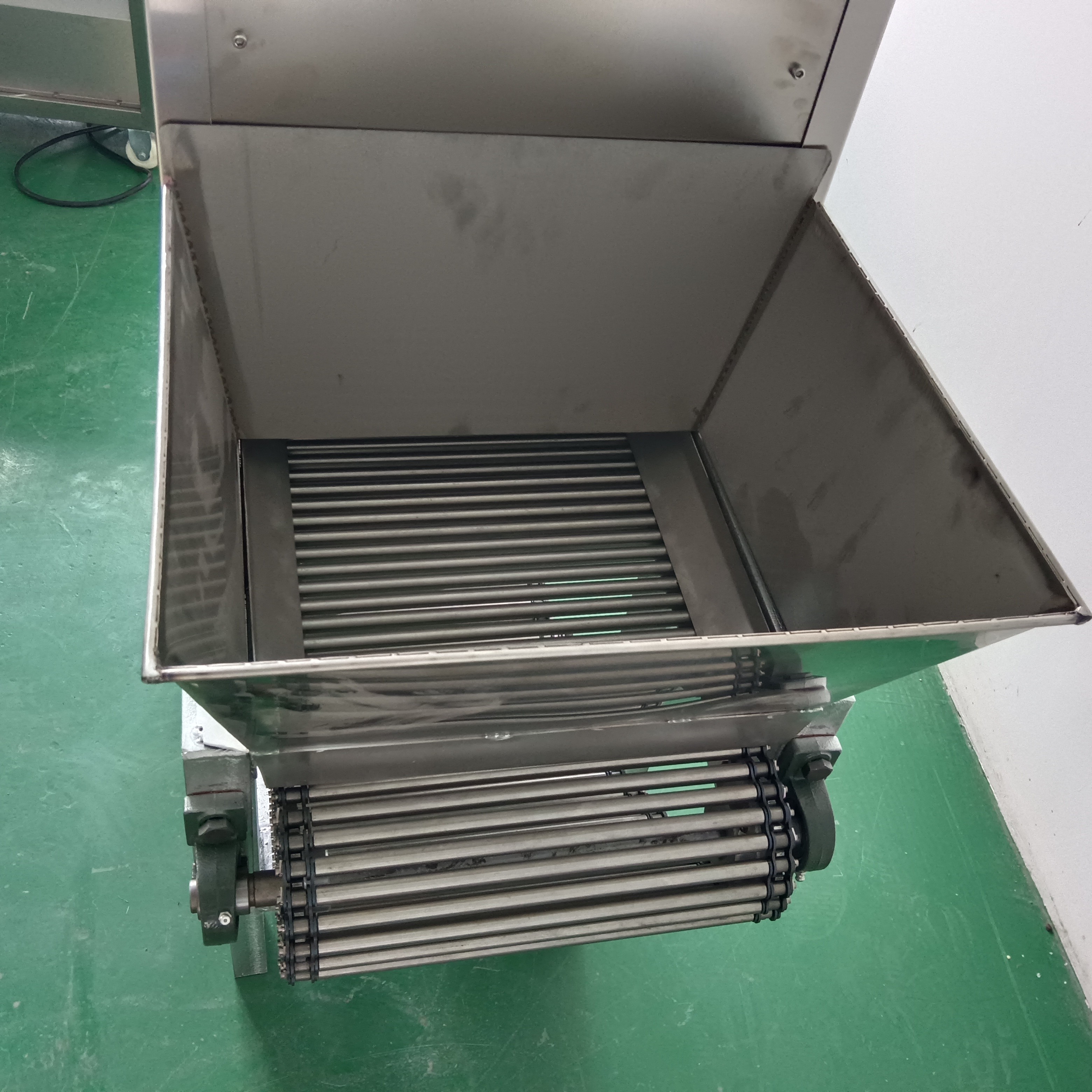 Easy to maintain Convenient to clean Intelligent chain onion peeling machine Efficient and time saving