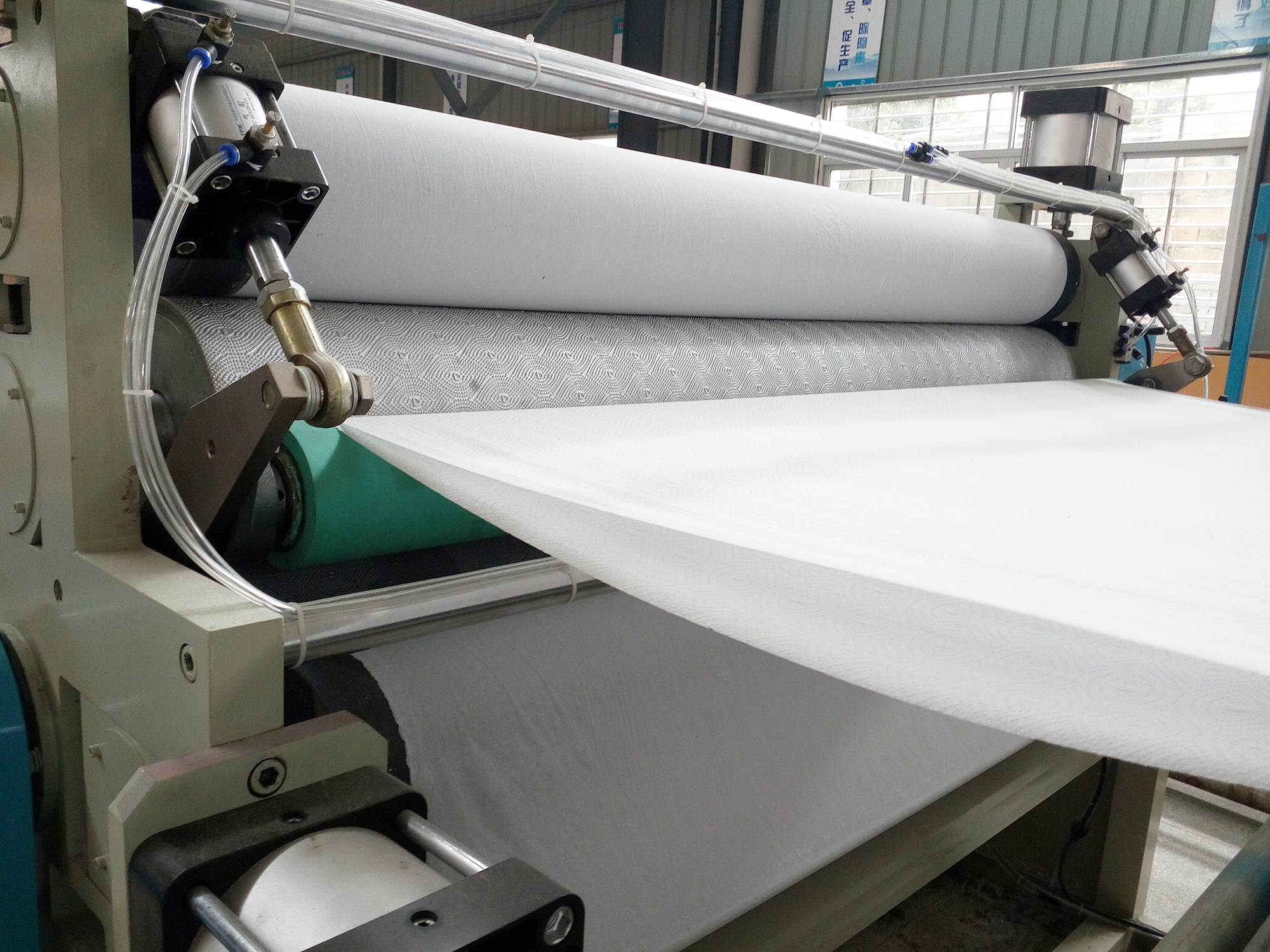 7.5KW Lamination Rewinding Toilet Paper Machine 3HP Air Compressor
