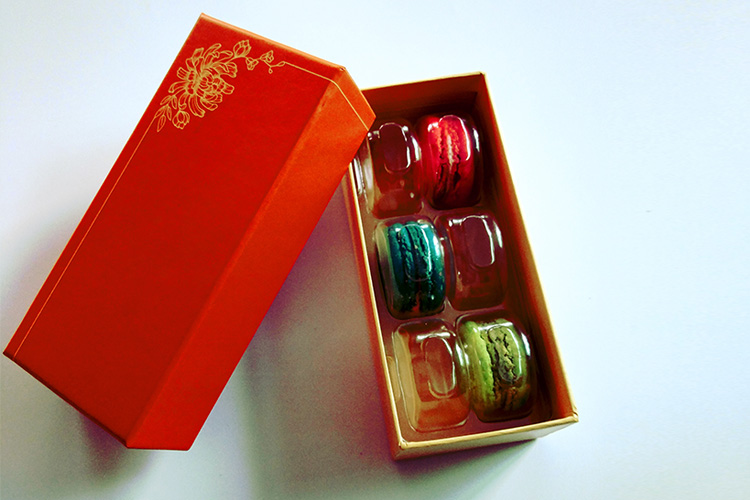 Varnishing Archaize Style Macaron Packaging Boxes SGS Printed Paper Box