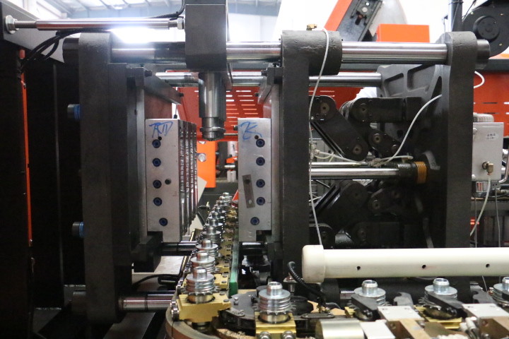 4000 PCS / H Automatic Blowing Machine With High Pressure Air Compressor