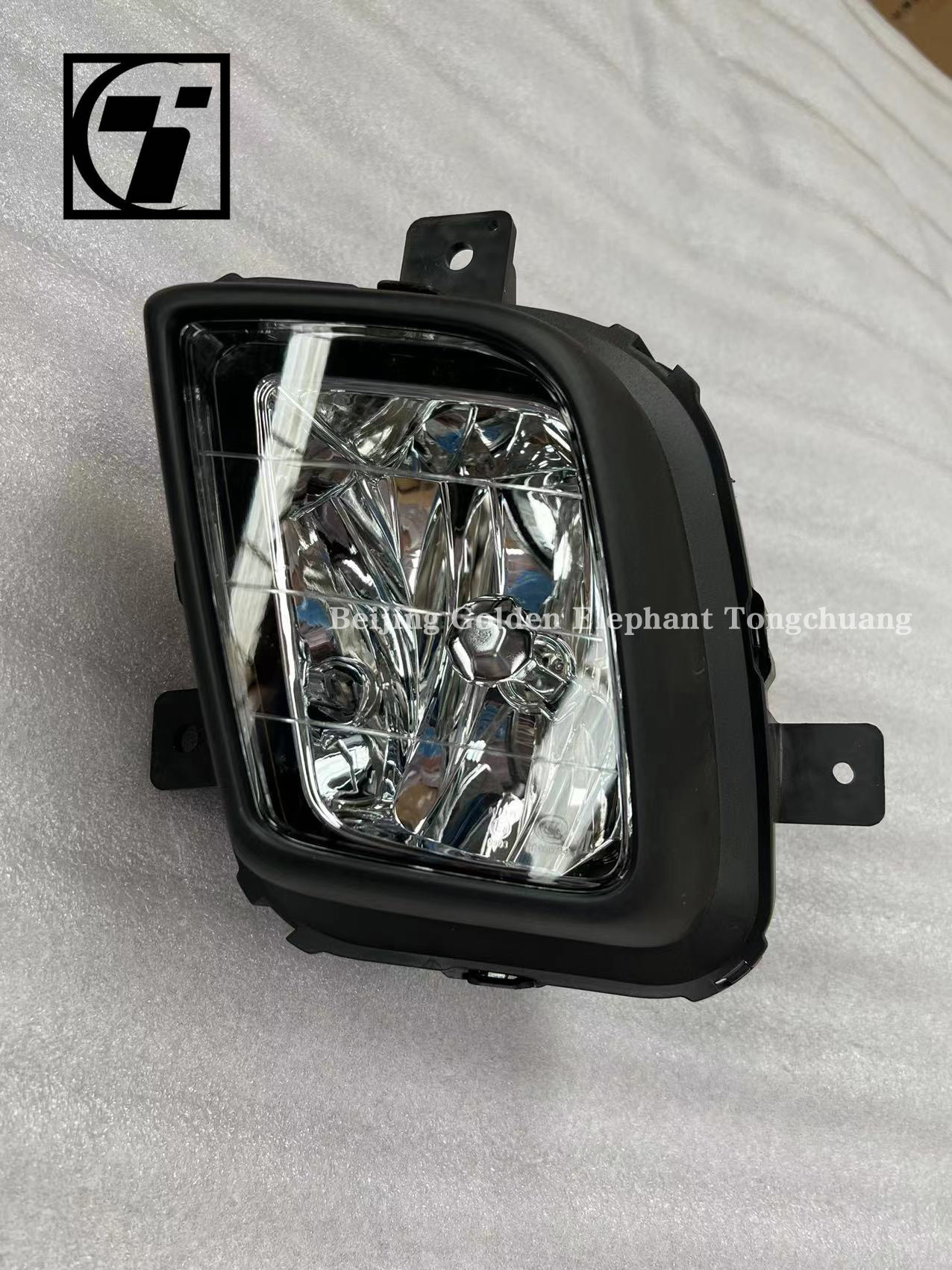 Foton Toano E/S Front Fog Light Assembly V1371020001A0 V1371020002A0 For Replace/Repair