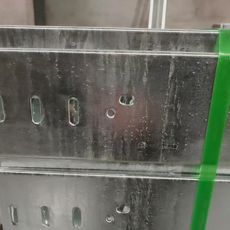 25mm-150mm Hot Dip Galvanized Steel Cable Tray Wall Mount Installation 3m-6m Length