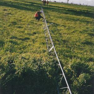 China Tubular Hot Dip Galvanized 40m Guyed Mast Tower wholesale