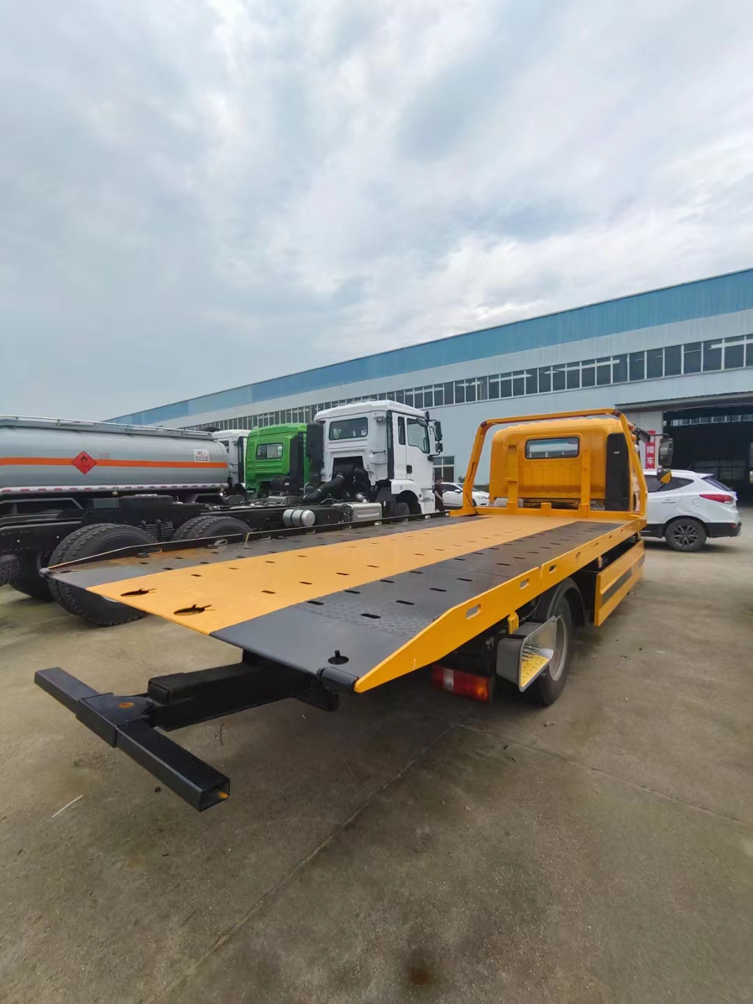 Flatbed Truck 5 Tons Tilting Pallet Trailer for Sale