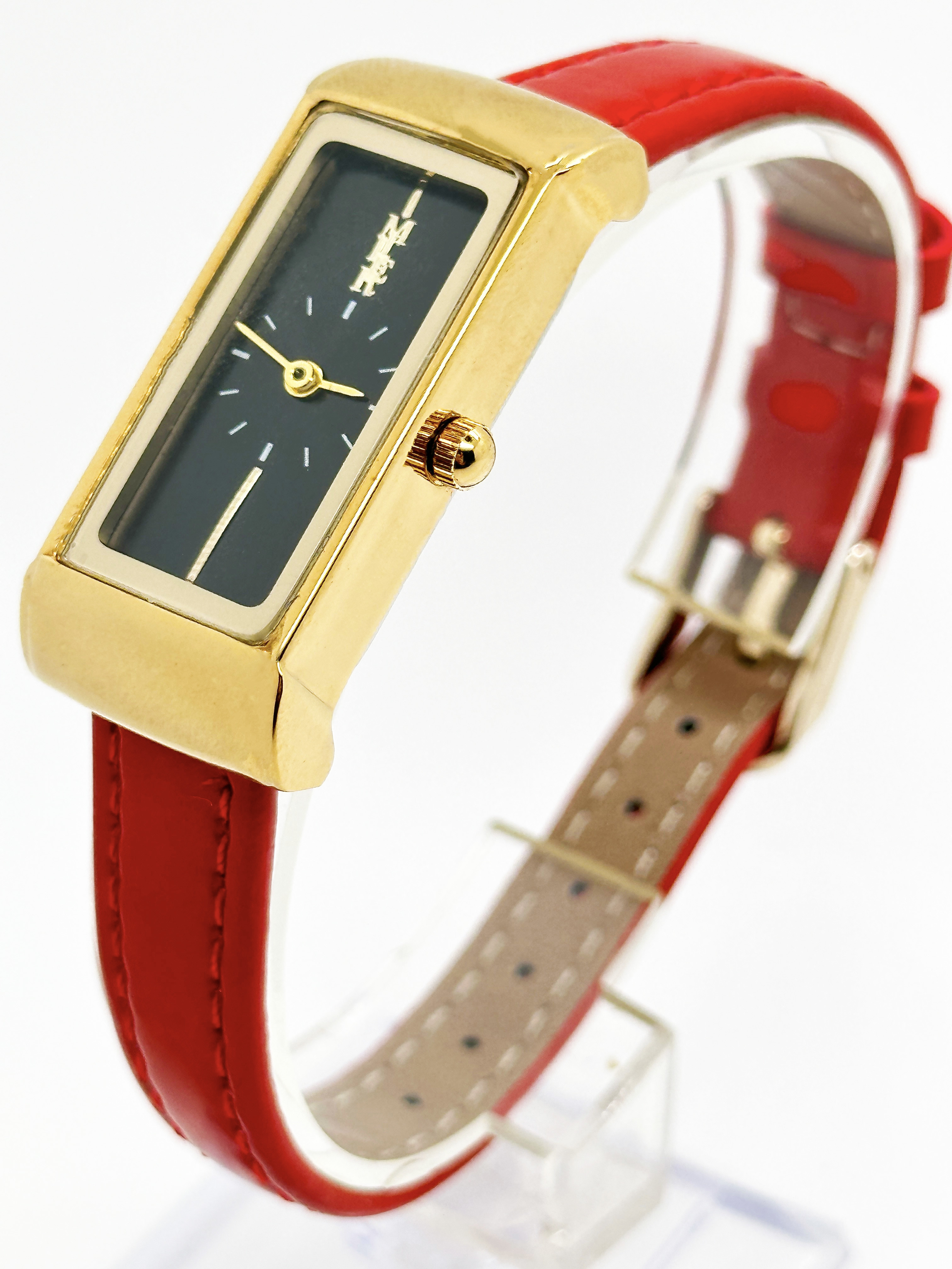 Exquisite Quartz Female Wrist Watches With 30m Water Resistance