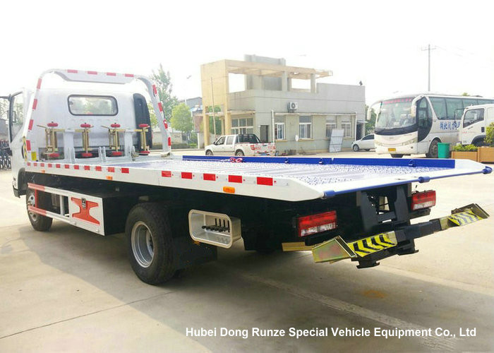 FAW 3 Ton Road Wrecker Tow Truck / Transporter Recovery Truck With Crane EURO 5