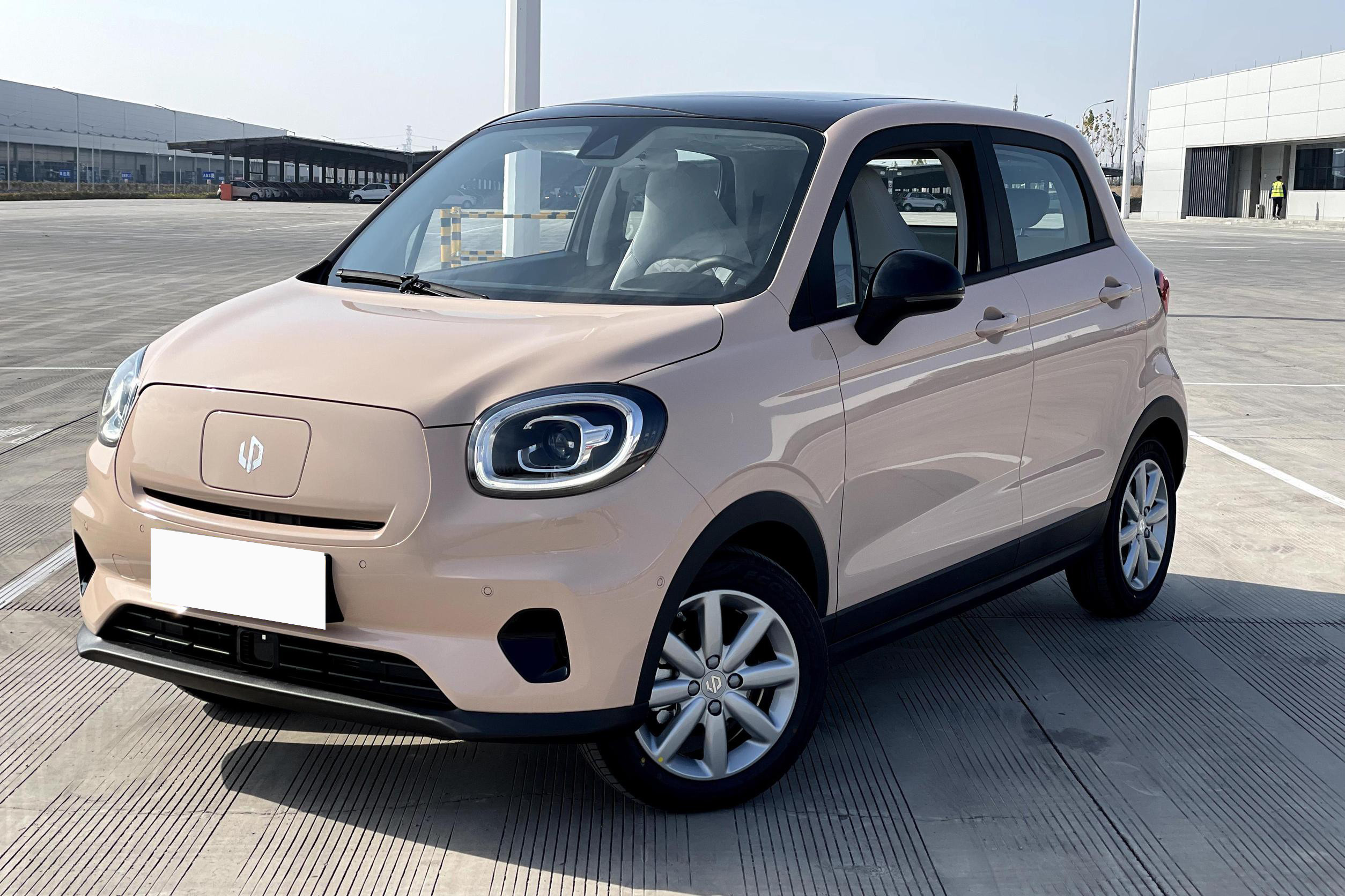 Lingpao T03 EV Mini Electric Car Electrical Motors 5 Seats Left Hand Drive 403KM