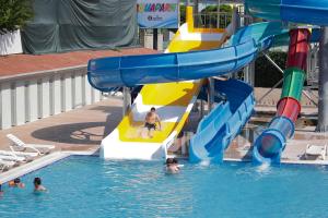 China OEM Outdoor Multi Fiberglass Slide Set for Water Amusement Park Playground wholesale