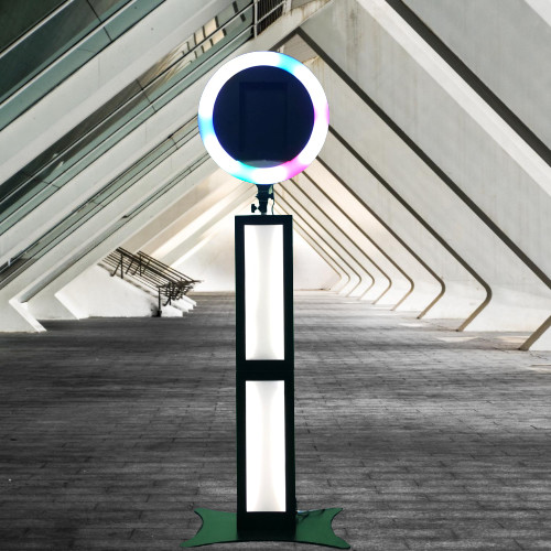 Automatic Digital Social Media Kiosk Photo Booth LED Ipad Selfie Station