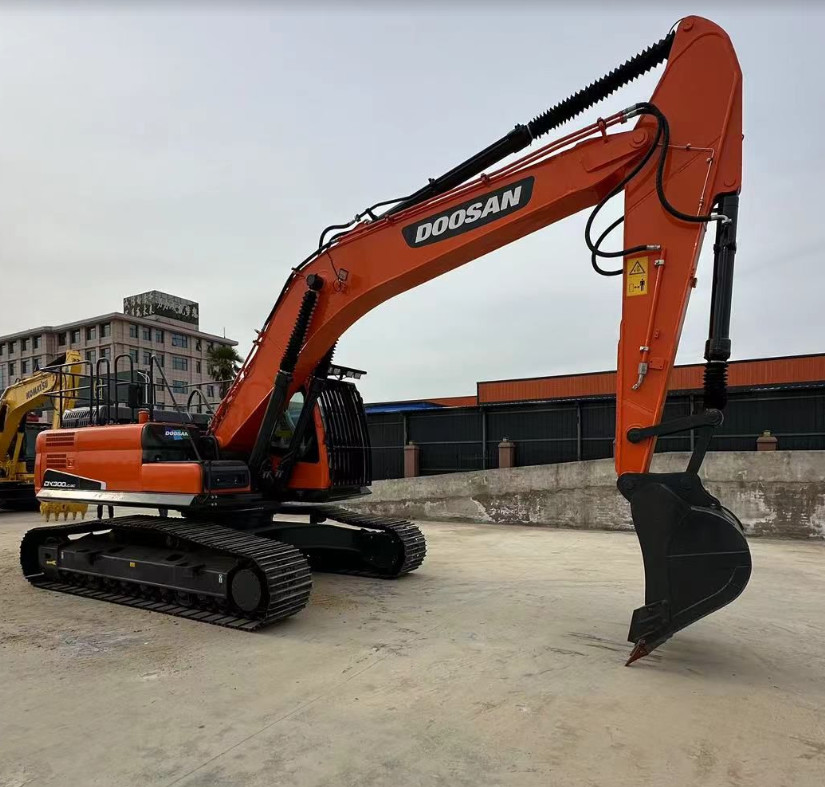 Doosan DX300 Used Excavator 30Ton Heavy Equipment Machine Digger