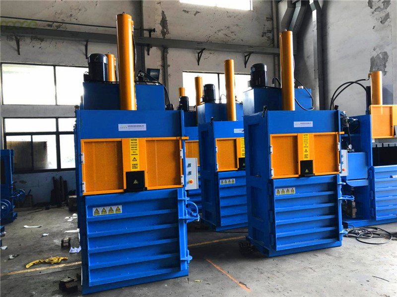 Hydraulic Vertical Cardboard / Paper / PET Bottle Baling Machine