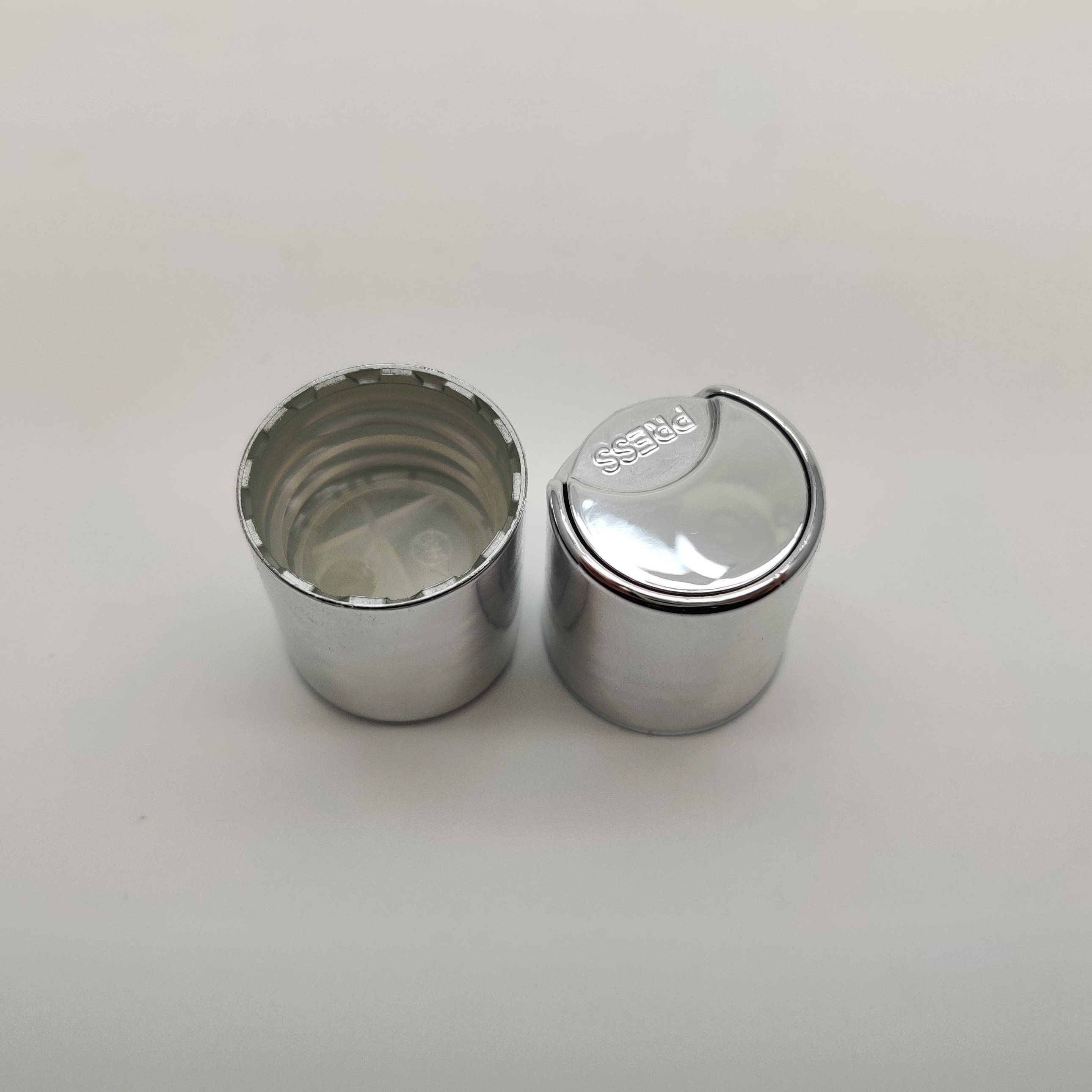 Screw 20mm Plastic Bottles Disc Top Caps Shiny Silver