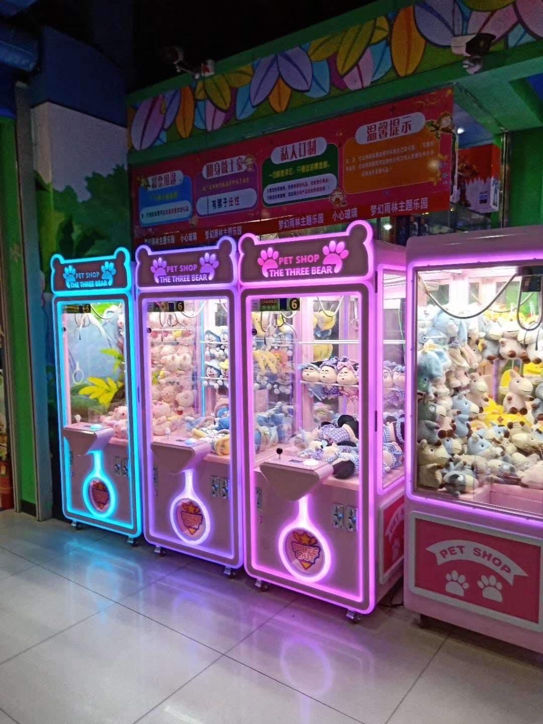 Coin Operated Giant Claw Machine Crane Claw Vending Machines for Sales Affordable