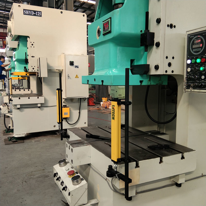 JH21-200 Ton Metal Stamping Press Machine , 910mm C Type Power Press Machine With Feeder