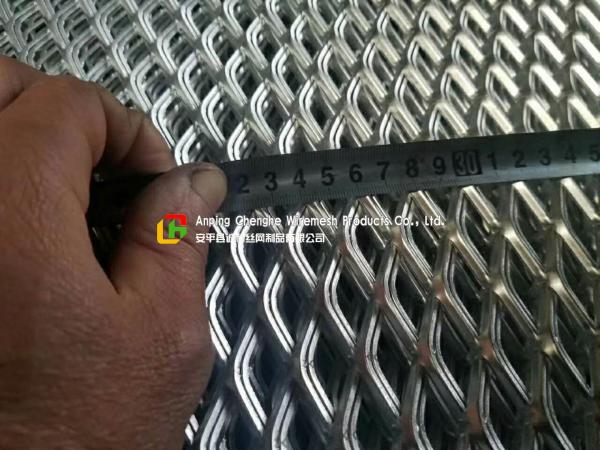 Quality Low Carbon Galvanized Expanded Metal Mesh Diamond Shape Hole For Wall Construction for sale