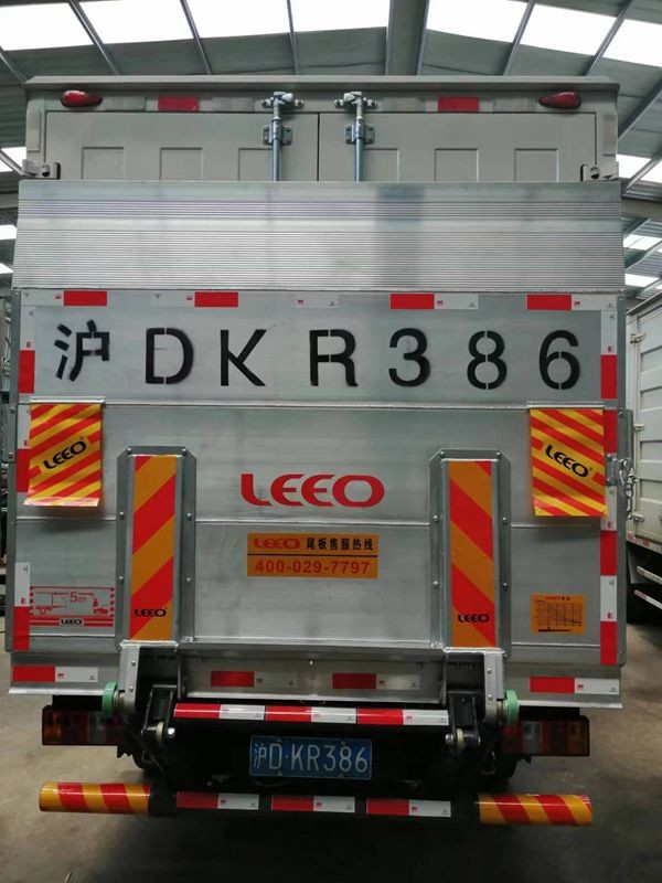 Steel Material Trucks Hydraulic Tailgate Lifter With 1000KG Loading Capacity