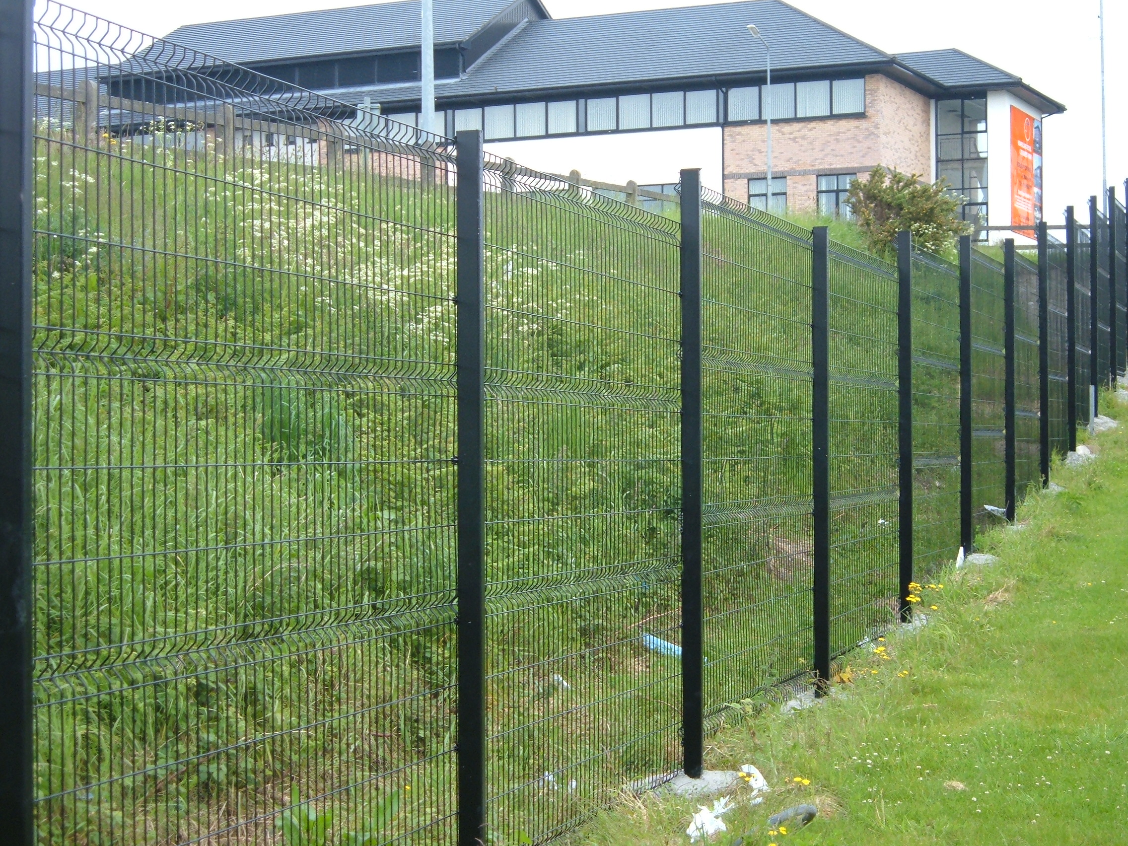 Powder Coated V Mesh Security Fencing H2.23m 3D Wire Mesh Fence