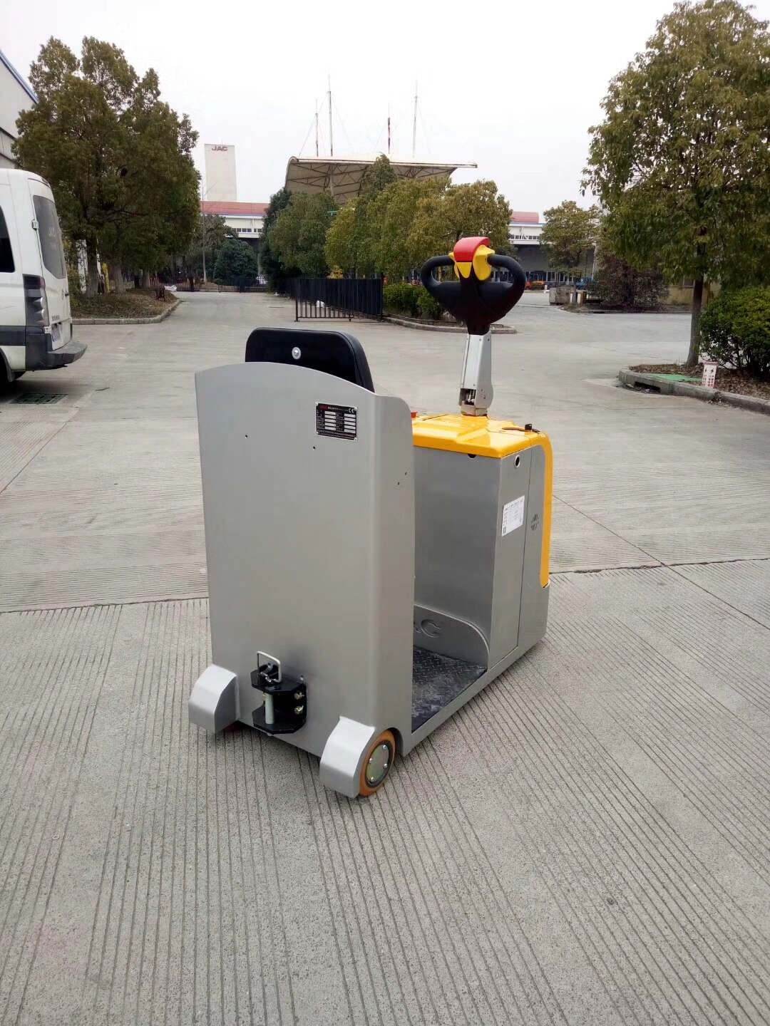 2 Ton -3 Ton Electric Baggage Towing Tractor Stand Type QD20/QD30