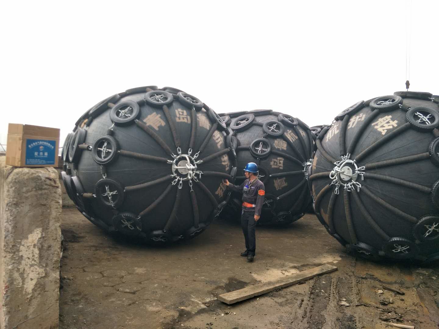 Floating Berthing Nylon Rubber Pneumatic Marine Fender