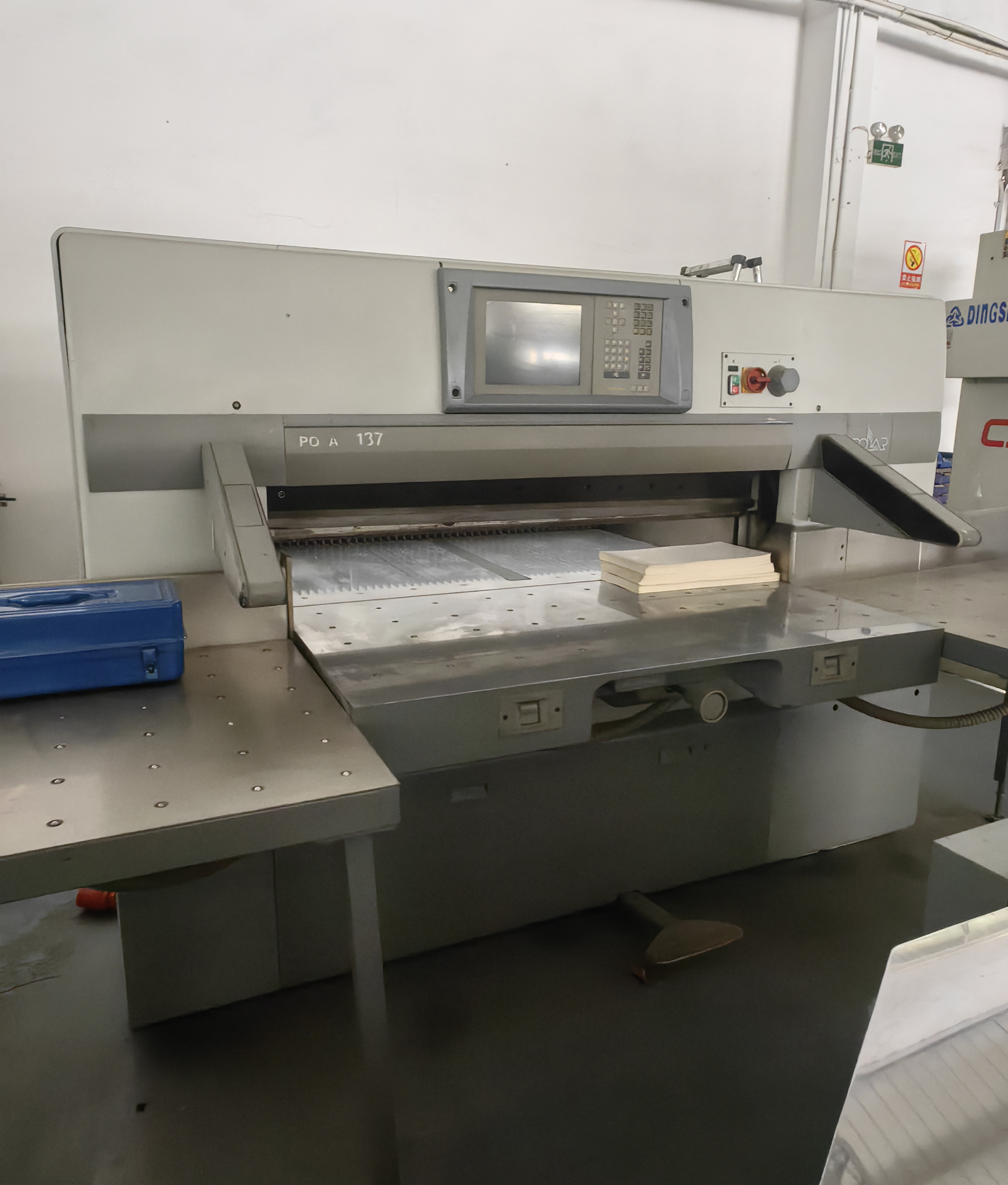 PLC Polar Paper Cutting Machine Essential 380v For Maintaining Your Cutting Machine Performance