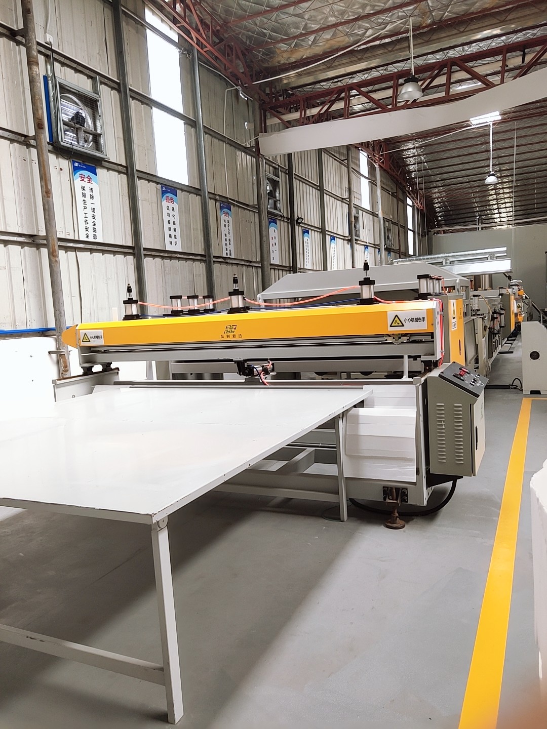 Green Floor Corrugated Plastic Display Anti Mold 750 Gsm
