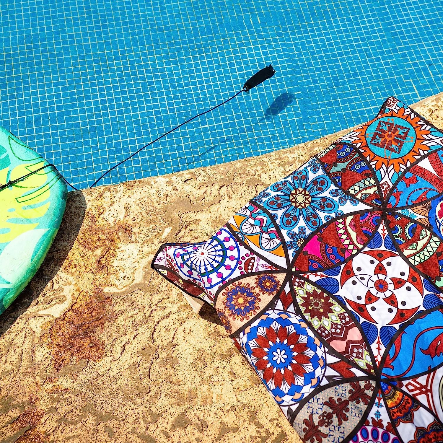 Microfiber Material Printed Beach Towel With Machine Washable Care Instructions