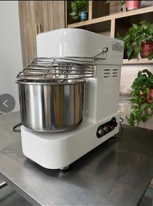 China 1.1kw Spiral Bread Mixer 5kg Professional Spiral Dough Mixer For Home wholesale