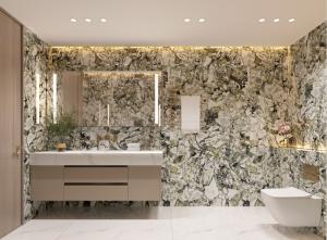 China Sleek Stainless Steel Bathroom Vanity Cabinet White Quartz Top Gold Faucets And Square Mirror wholesale
