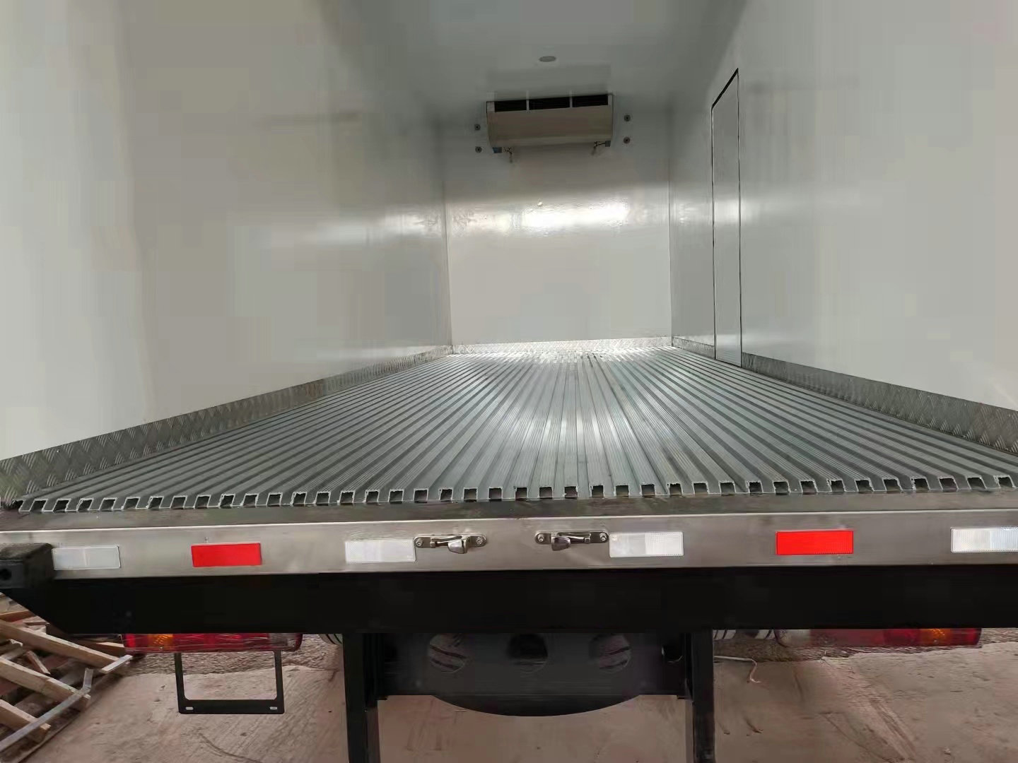 Aotong 30-40 Ton Fresh Fruit Vegetable Refrigerator Van Semi Trailer for and Transport