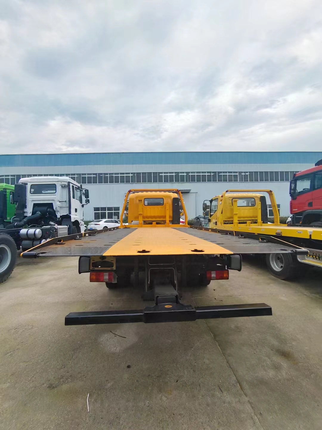 Flatbed Truck 5 Tons Tilting Pallet Trailer for Sale