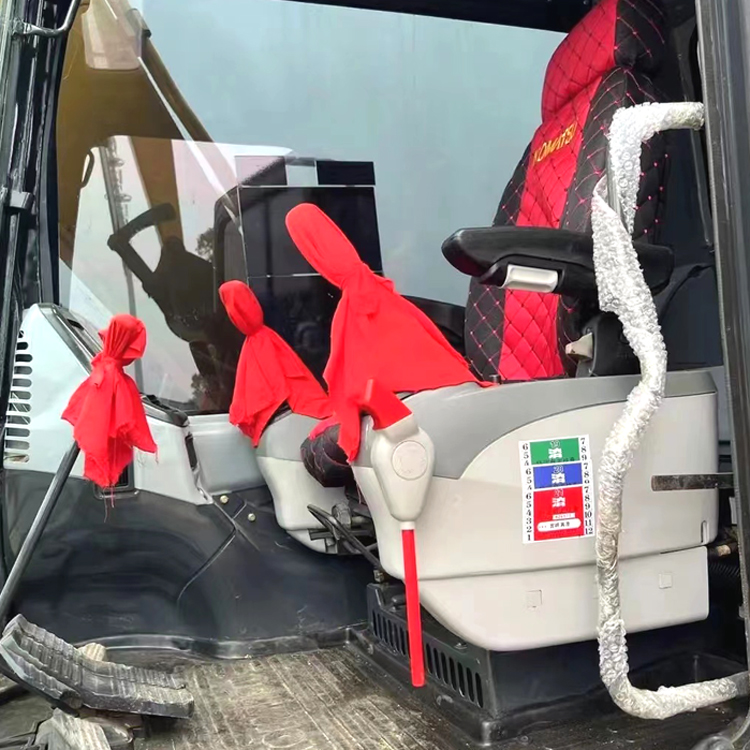 Active Small 13 Ton Used Excavator Komatsu PC 130 in Shanghai with Cummins Engine