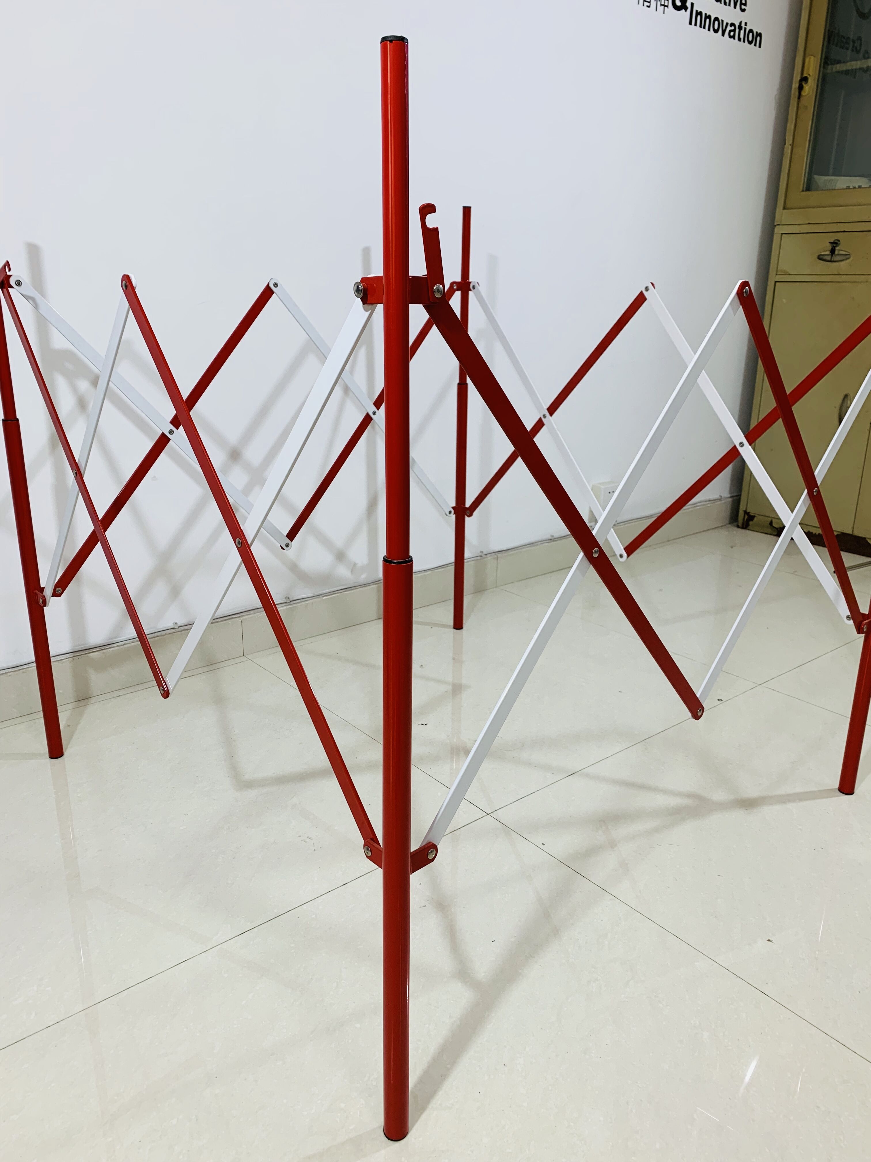 Isolation Customized Size Metal Fence Accessories Expandable Road Barrier