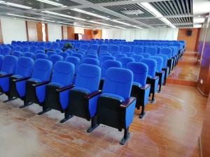 China 580*750*1000MM Auditorium Church Folding Theater Seats Rubber Wood Armrest wholesale